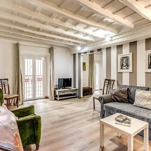 Apartamento Lovely Spacious Near The Colosseum, Roma
