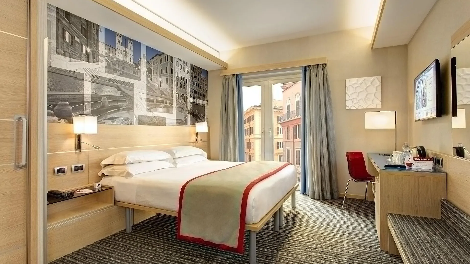 iQ Hotel Roma